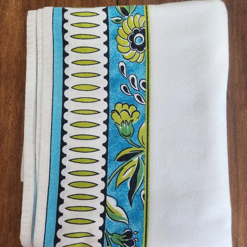 Williams Sonoma Blue, Lime and Black Floral Border Table Cloth & 6 Napkins